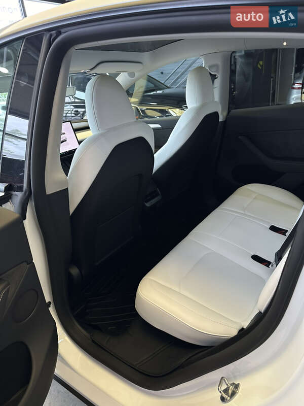 Внедорожник / Кроссовер Tesla Model Y 2024 в Киеве