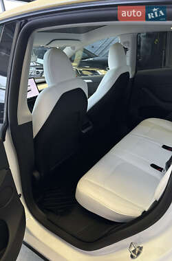 Внедорожник / Кроссовер Tesla Model Y 2024 в 