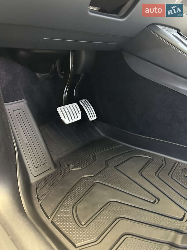 Внедорожник / Кроссовер Tesla Model Y 2024 в Киеве
