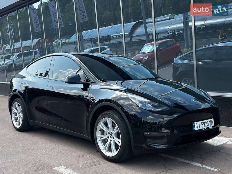 Tesla Model Y 2023