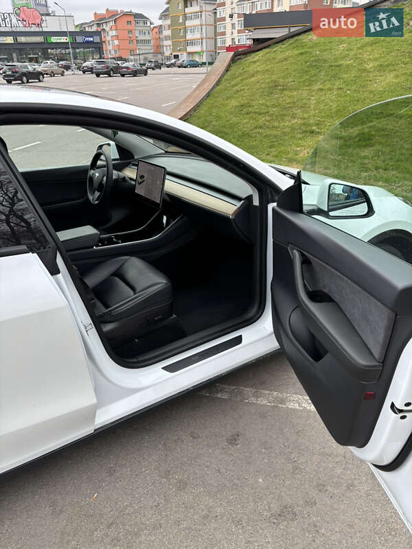 Позашляховик / Кросовер Tesla Model Y 2020 в Києві