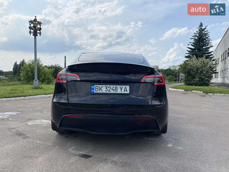 Внедорожник / Кроссовер Tesla Model Y 2022 в Ровно