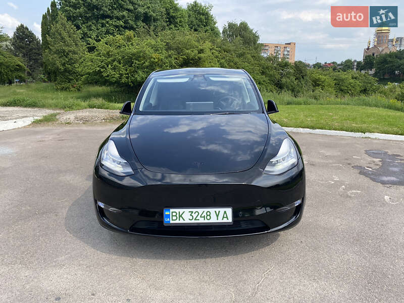 Внедорожник / Кроссовер Tesla Model Y 2022 в Ровно