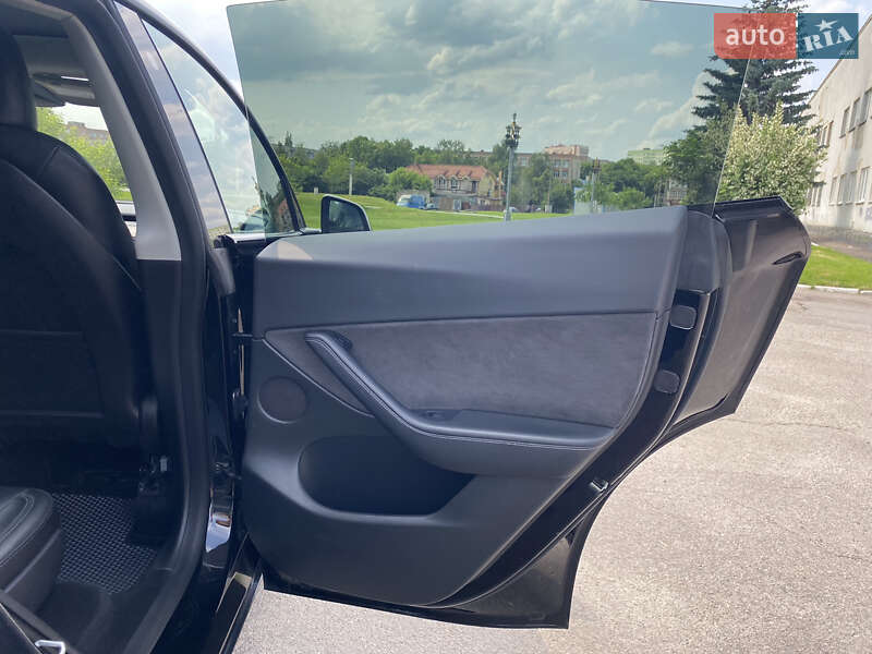 Внедорожник / Кроссовер Tesla Model Y 2022 в Ровно