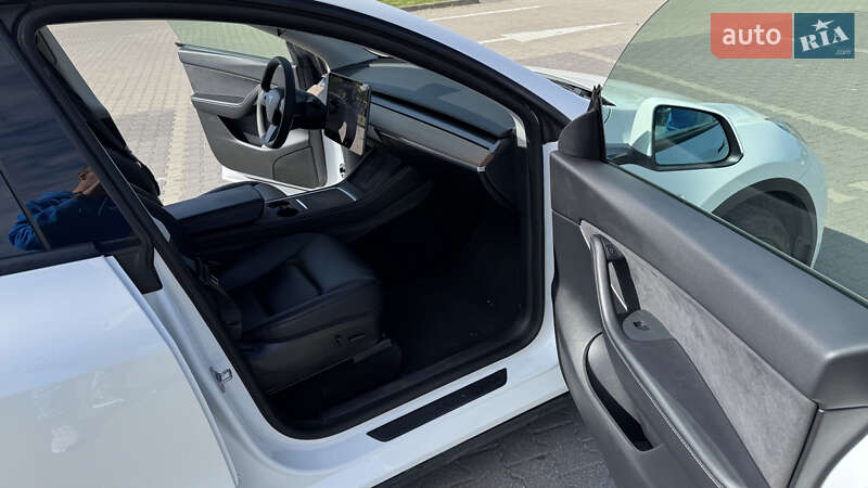 Внедорожник / Кроссовер Tesla Model Y 2021 в Львове