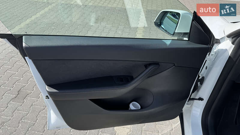 Внедорожник / Кроссовер Tesla Model Y 2021 в Львове
