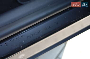 Внедорожник / Кроссовер Tesla Model Y 2021 в 