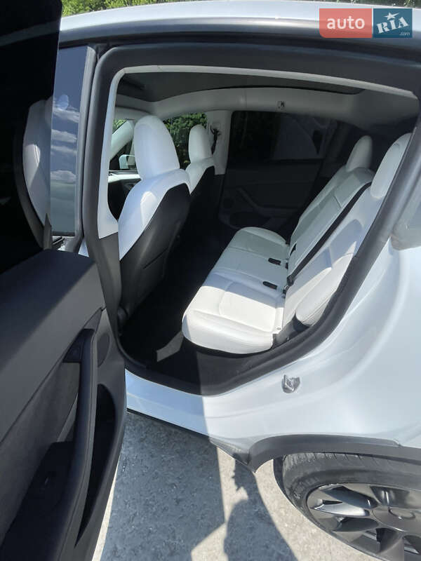 Позашляховик / Кросовер Tesla Model Y 2023 в Дніпрі