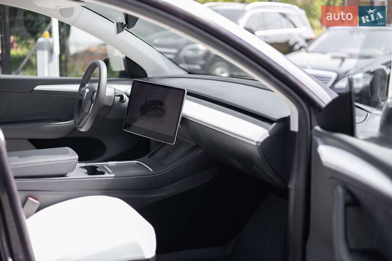 Внедорожник / Кроссовер Tesla Model Y 2024 в Львове