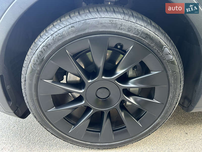 Внедорожник / Кроссовер Tesla Model Y 2023 в Киеве