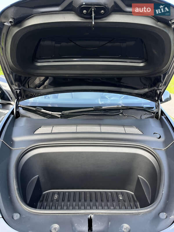 Внедорожник / Кроссовер Tesla Model Y 2023 в Дрогобыче