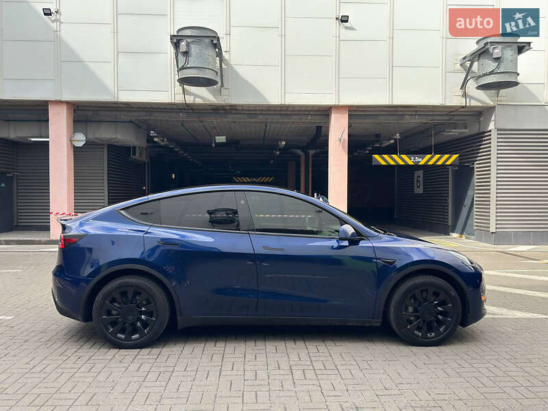 Позашляховик / Кросовер Tesla Model Y 2024 в Києві