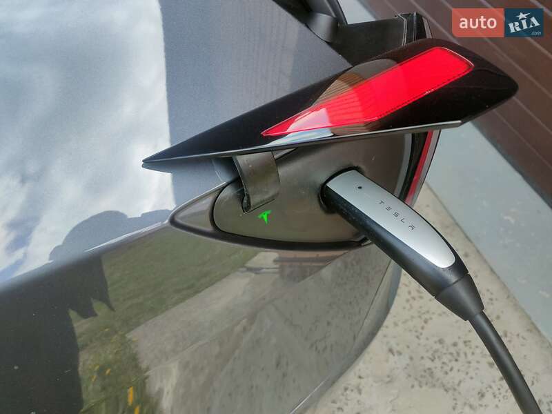 Внедорожник / Кроссовер Tesla Model Y 2023 в Киеве
