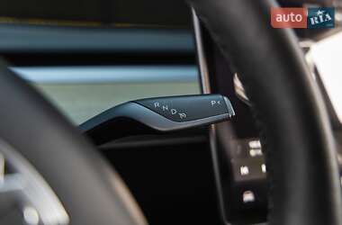Внедорожник / Кроссовер Tesla Model Y 2021 в 