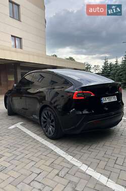 Внедорожник / Кроссовер Tesla Model Y 2021 в 