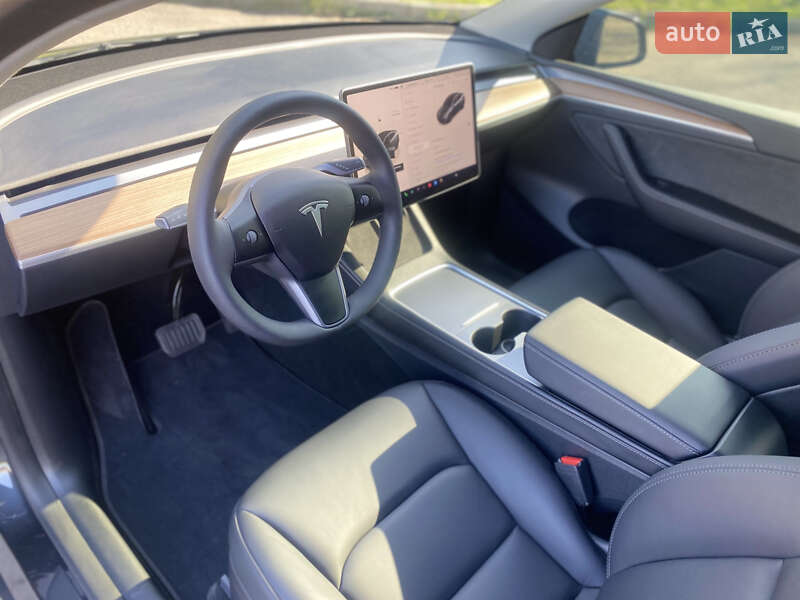 Внедорожник / Кроссовер Tesla Model Y 2024 в Ровно