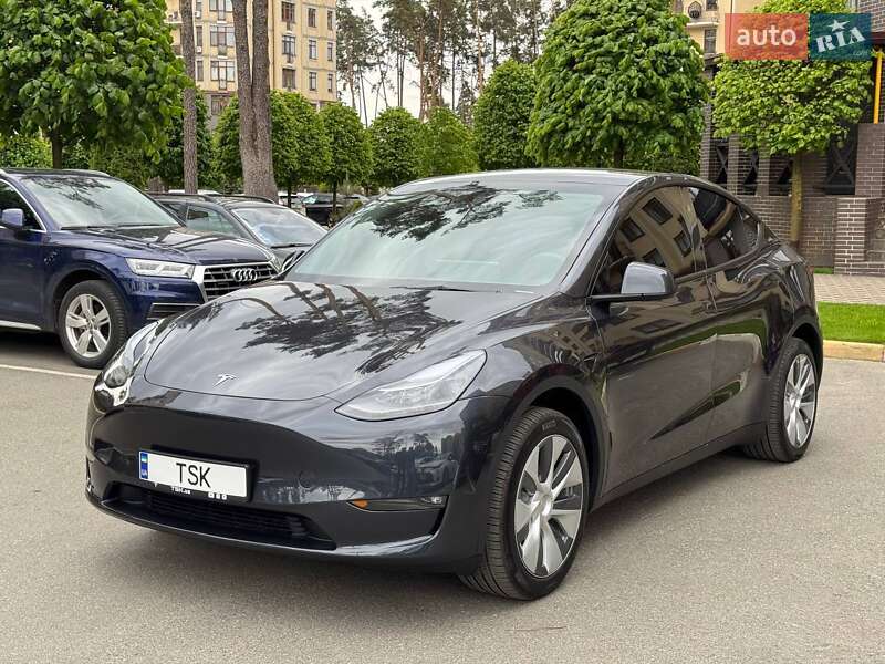 Внедорожник / Кроссовер Tesla Model Y 2024 в 