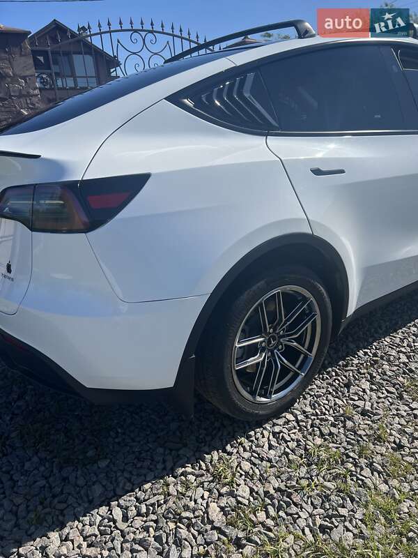 Внедорожник / Кроссовер Tesla Model Y 2023 в Ивано-Франковске