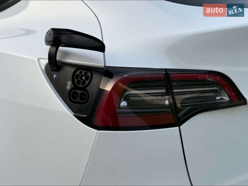 Внедорожник / Кроссовер Tesla Model Y 2023 в Луцке