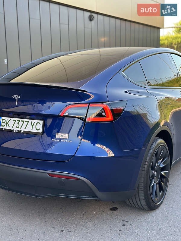 Внедорожник / Кроссовер Tesla Model Y 2023 в Ровно