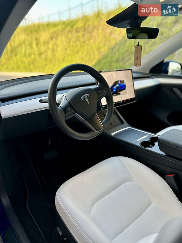 Внедорожник / Кроссовер Tesla Model Y 2023 в Ровно