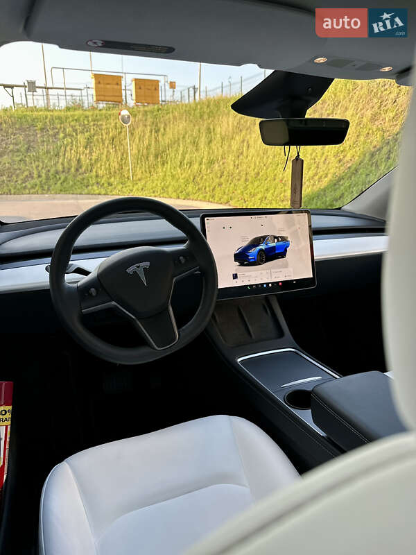 Внедорожник / Кроссовер Tesla Model Y 2023 в Ровно