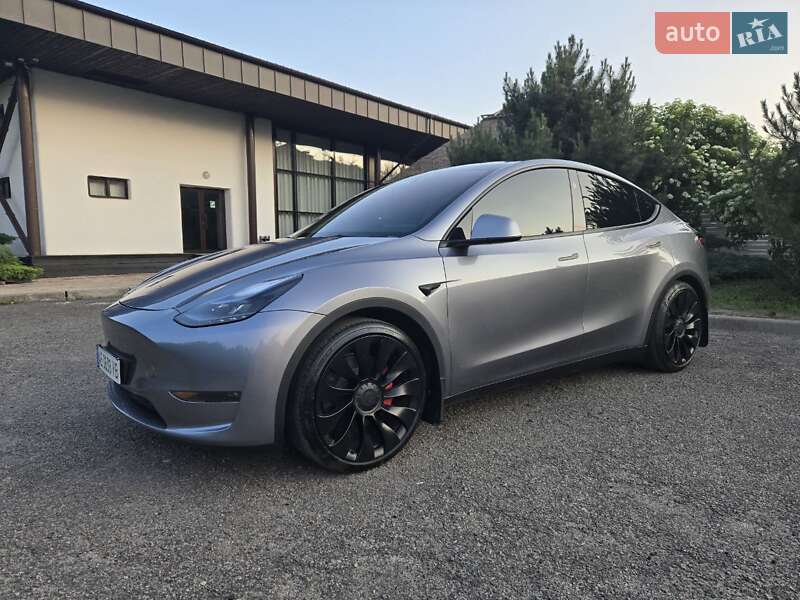 Позашляховик / Кросовер Tesla Model Y 2024 в Дніпрі фото 17 Позашляховик / Кросовер Tesla Model Y 2024 в Дніпрі