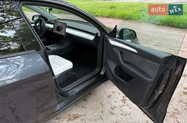 Позашляховик / Кросовер Tesla Model Y 2024 в 