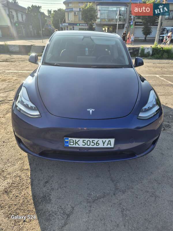Внедорожник / Кроссовер Tesla Model Y 2021 в 