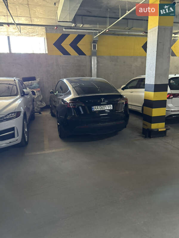 Внедорожник / Кроссовер Tesla Model Y 2021 в Киеве