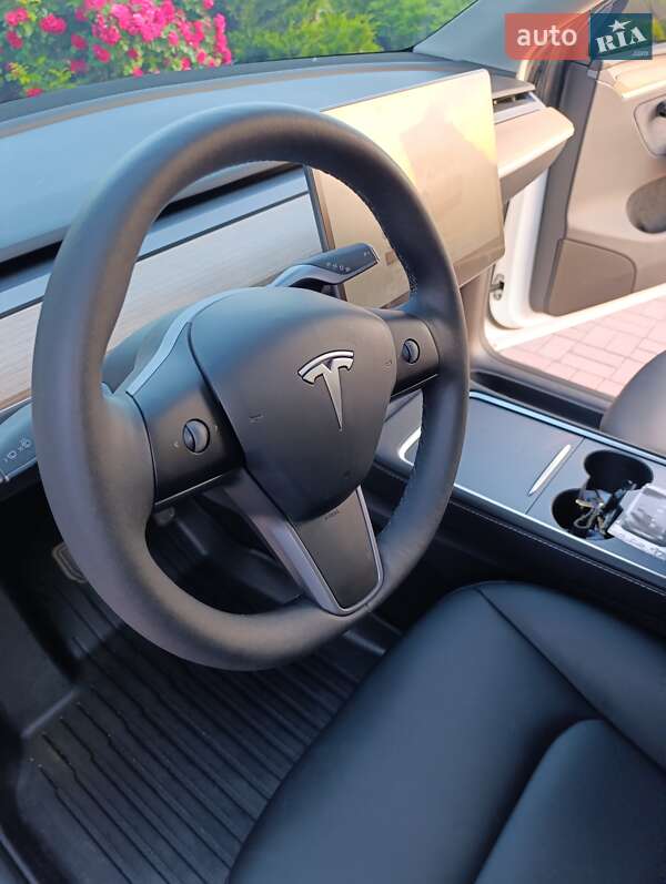 Позашляховик / Кросовер Tesla Model Y 2024 в Києві