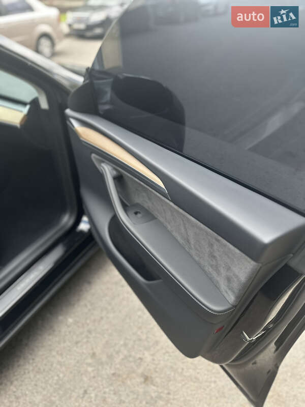 Внедорожник / Кроссовер Tesla Model Y 2024 в Львове