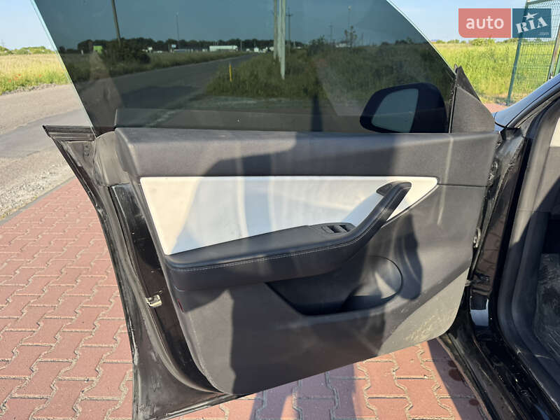 Внедорожник / Кроссовер Tesla Model Y 2021 в Ровно