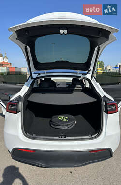 Внедорожник / Кроссовер Tesla Model Y 2024 в 