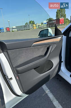 Внедорожник / Кроссовер Tesla Model Y 2024 в 