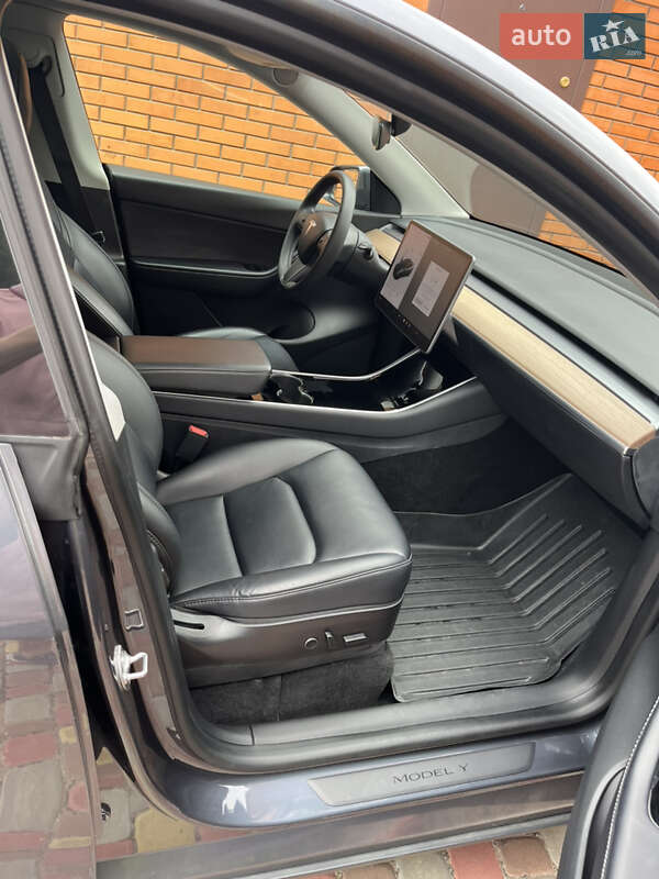 Внедорожник / Кроссовер Tesla Model Y 2020 в Киеве