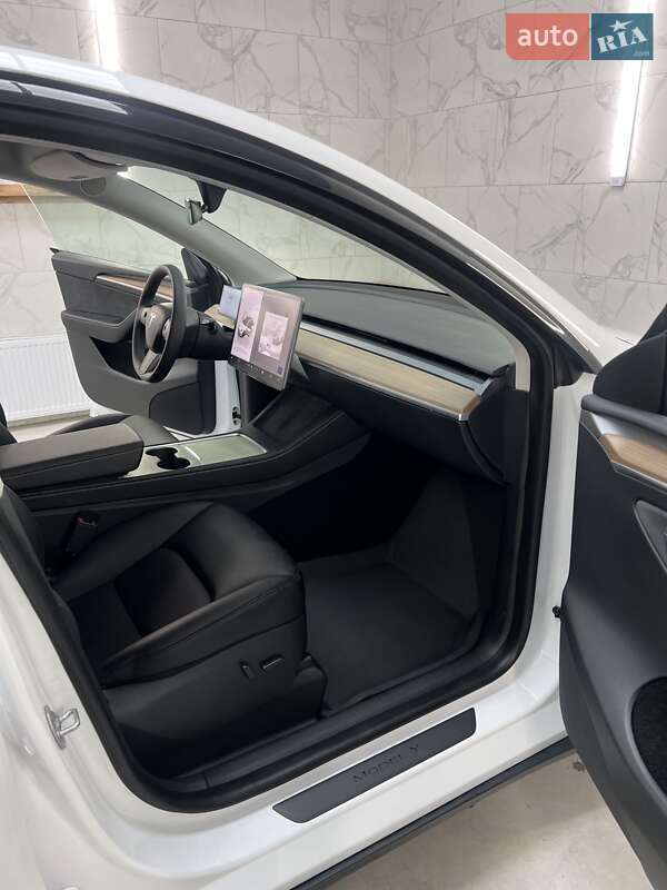 Внедорожник / Кроссовер Tesla Model Y 2024 в Могилев-Подольске