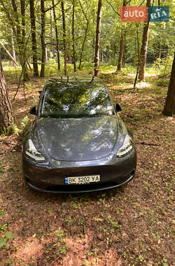 Внедорожник / Кроссовер Tesla Model Y 2022 в Ровно