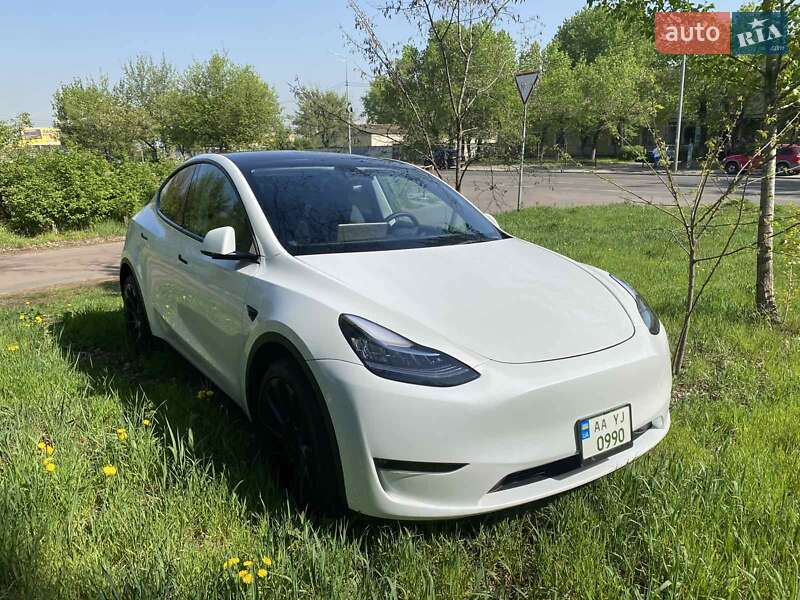 Tesla Model Y 2023