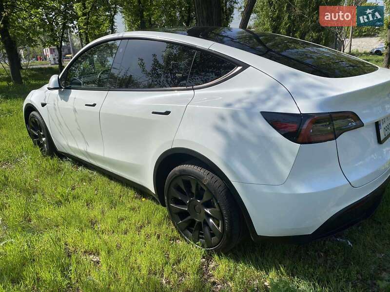 Внедорожник / Кроссовер Tesla Model Y 2023 в Киеве