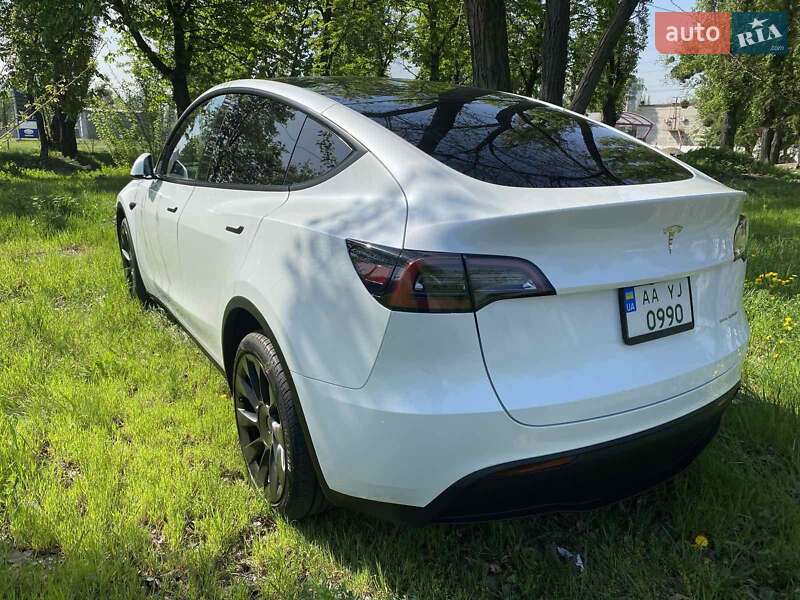 Внедорожник / Кроссовер Tesla Model Y 2023 в Киеве