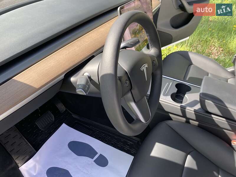 Внедорожник / Кроссовер Tesla Model Y 2023 в Киеве