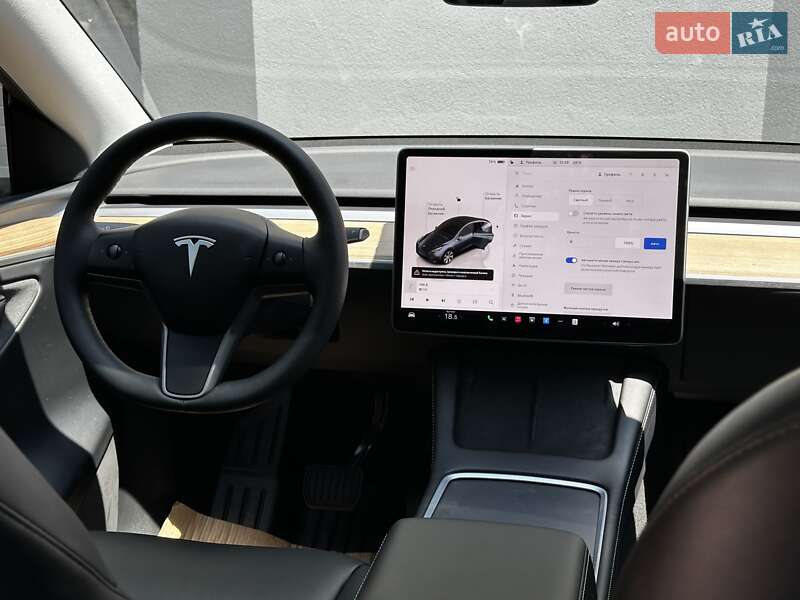 Внедорожник / Кроссовер Tesla Model Y 2024 в Киеве