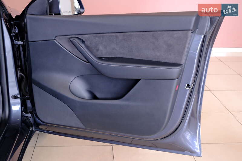 Внедорожник / Кроссовер Tesla Model Y 2021 в Одессе