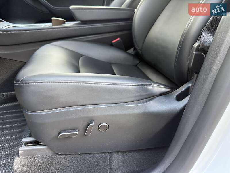 Позашляховик / Кросовер Tesla Model Y 2023 в Львові