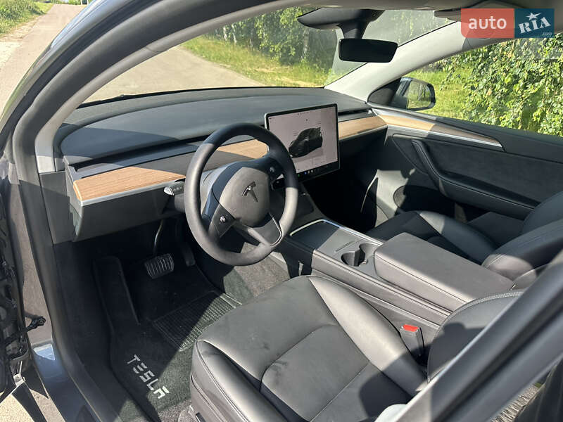 Внедорожник / Кроссовер Tesla Model Y 2023 в Ровно