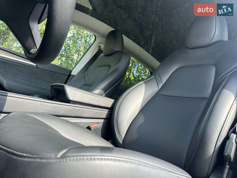 Внедорожник / Кроссовер Tesla Model Y 2023 в Ровно