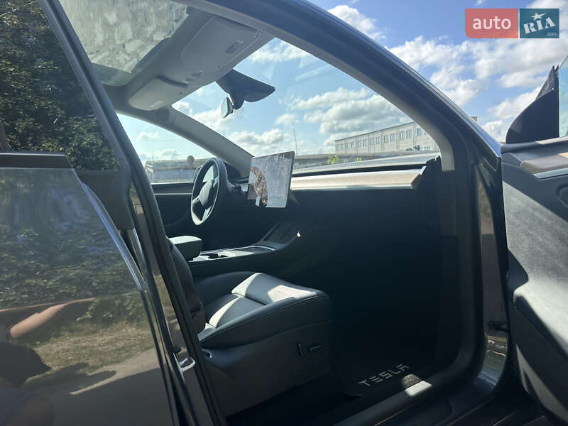 Внедорожник / Кроссовер Tesla Model Y 2023 в Ровно