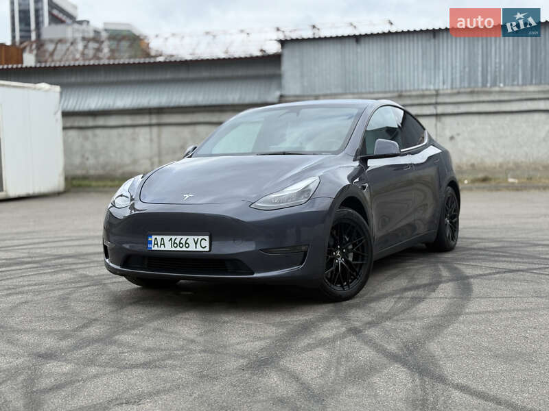 Позашляховик / Кросовер Tesla Model Y 2023 в 