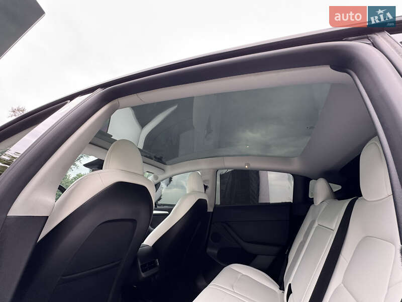 Внедорожник / Кроссовер Tesla Model Y 2024 в Киеве